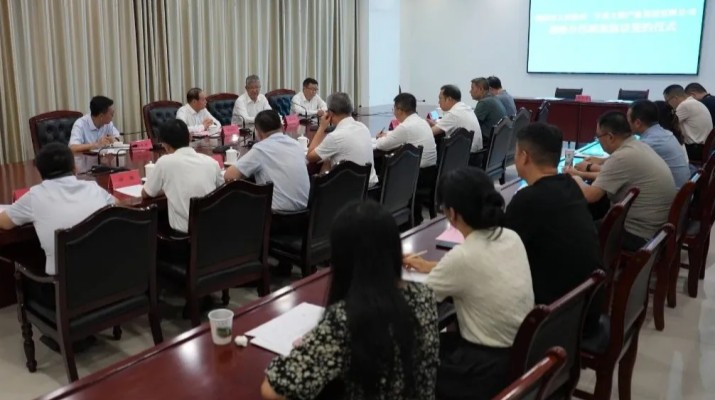 8月7日，甘肅文旅集團(tuán)與隴南市人民政府簽訂《戰(zhàn)略合作框架協(xié)議》。隴南市委書(shū)記張柯兵，集團(tuán)黨委書(shū)記、董事長(zhǎng)石培文出席簽約儀式并致辭，隴南市委副書(shū)記、市長(zhǎng)劉永革，副市長(zhǎng)汪精海，集團(tuán)黨委委員、副總經(jīng)理朱銀鴻